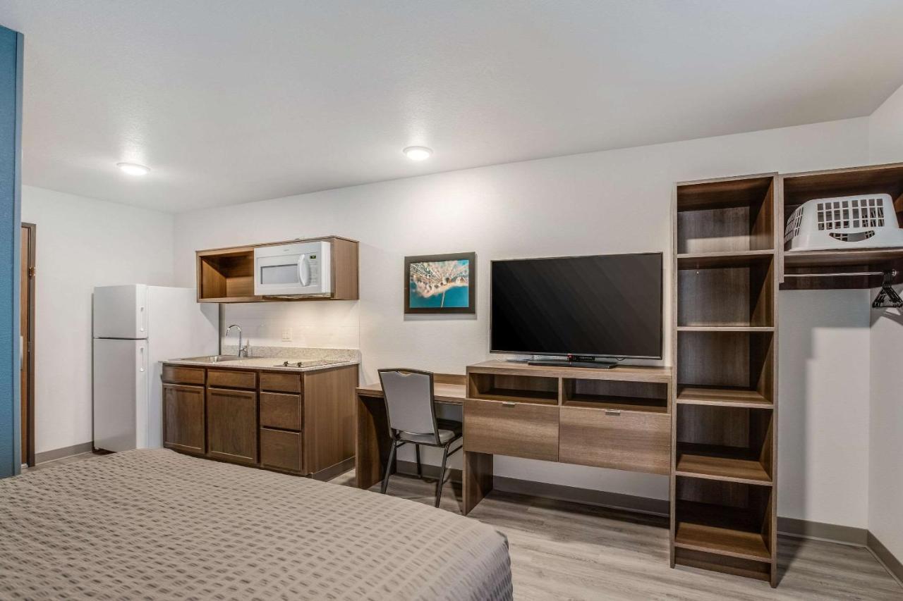 Woodspring Suites Detroit Farmington Hills Exteriör bild