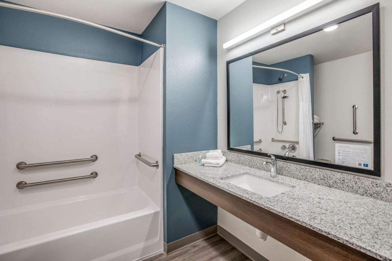 Woodspring Suites Detroit Farmington Hills Exteriör bild